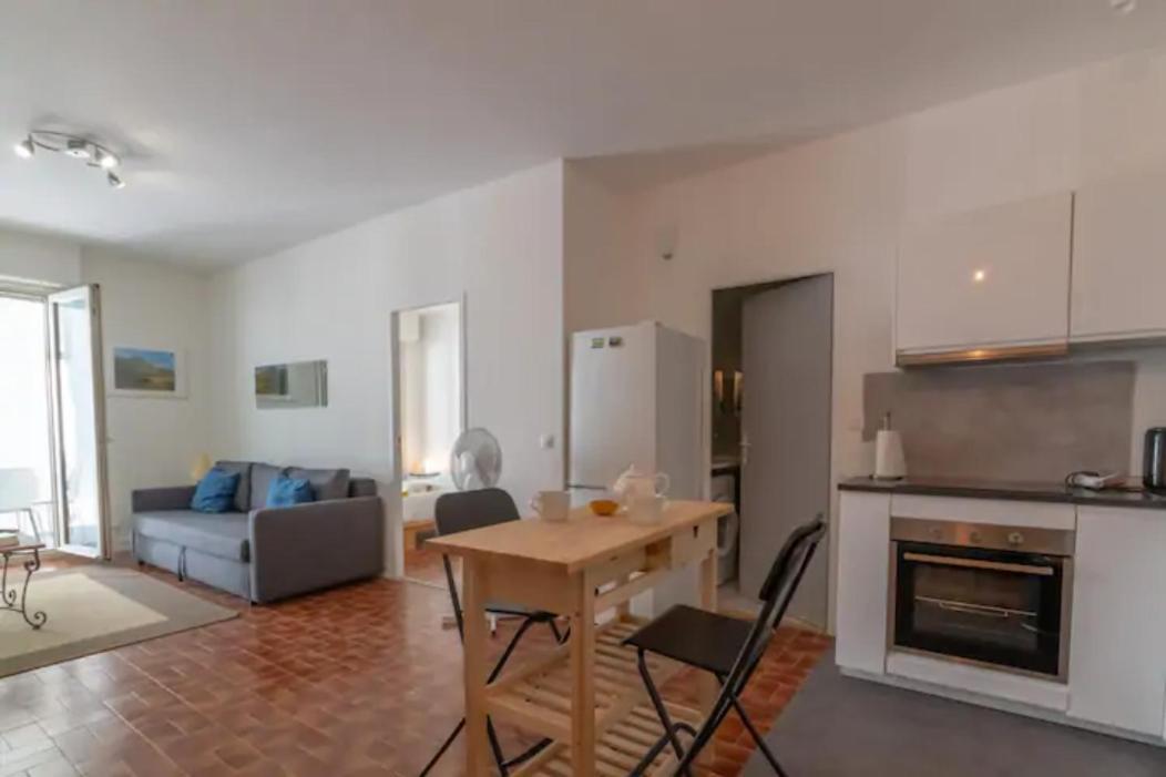 Grand Lumineux Pour 2 A 4 Personnes A Intra-muros Wifi Gratuit Avignon